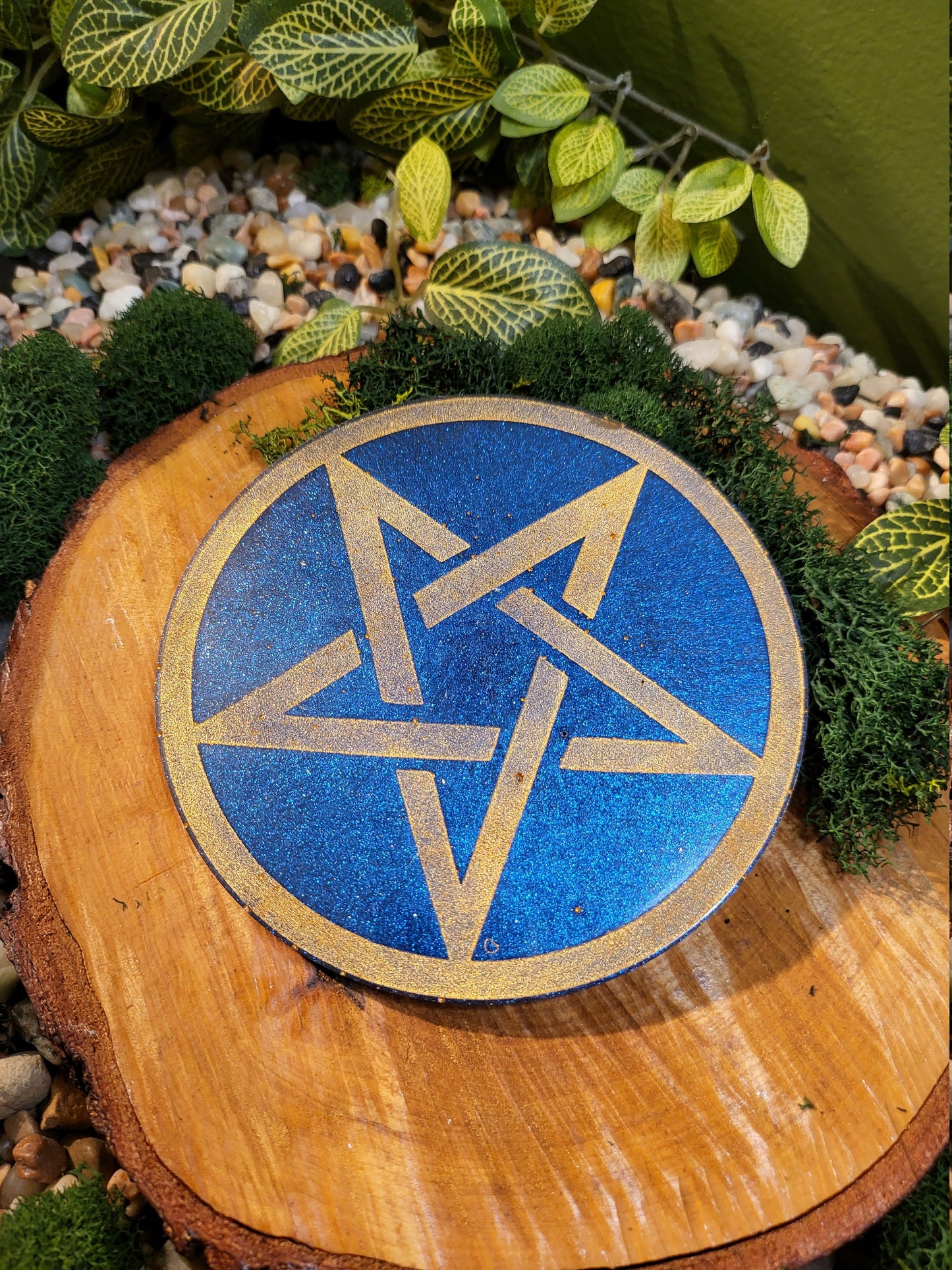 Blue and Gold Outline Pentagram Plate