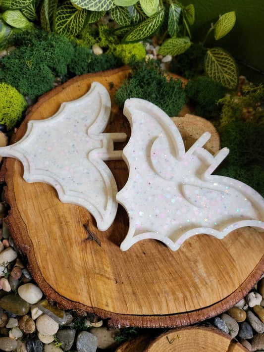 White Heart Glitter Bat Eyelash Compact