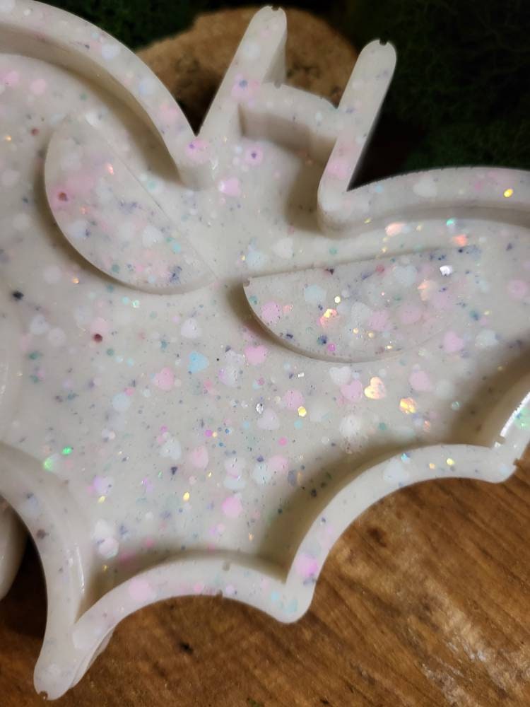 White Heart Glitter Bat Eyelash Compact