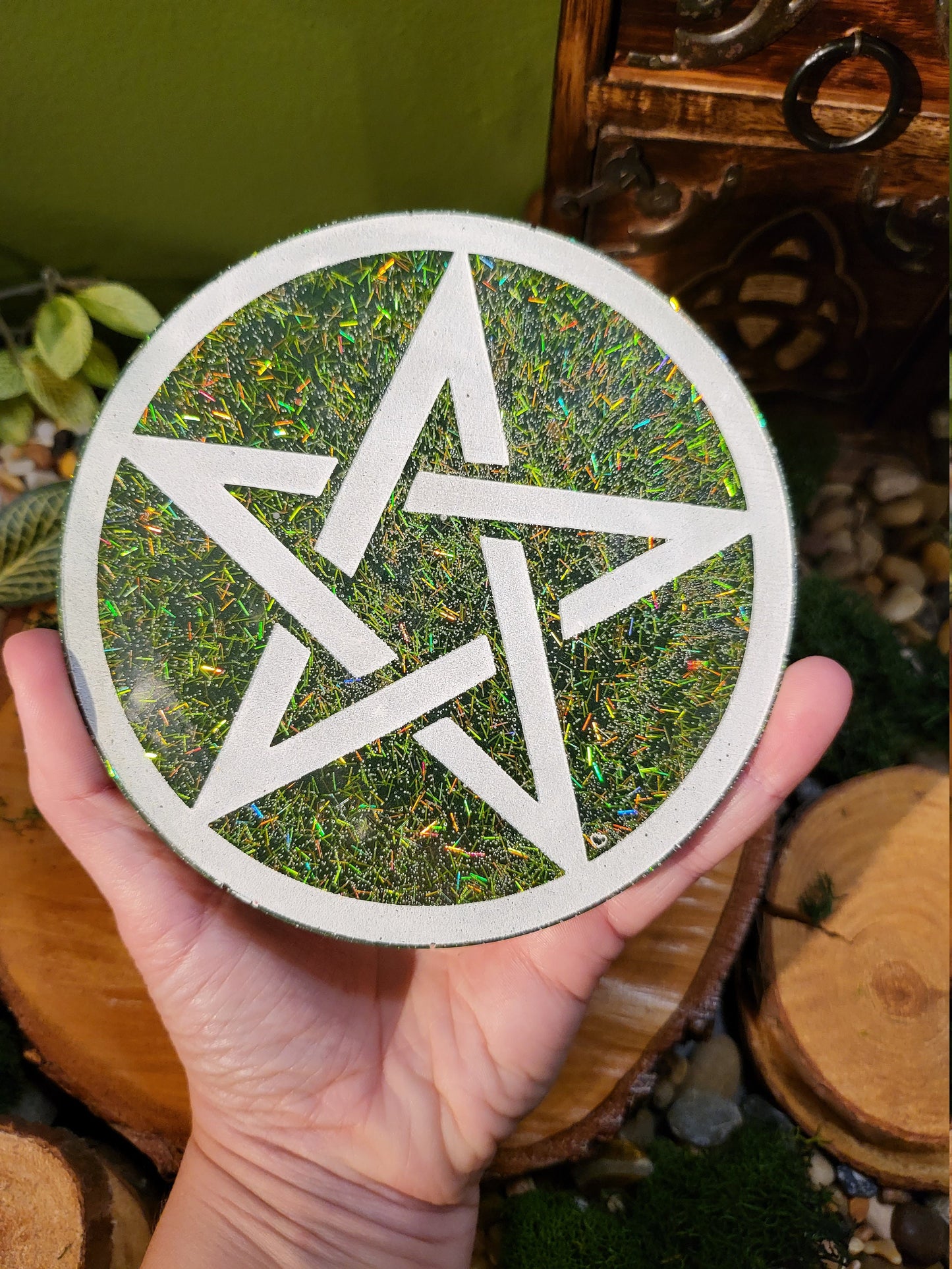 Green and Gold Holographic Glitter with White Outline Pentagram Plate