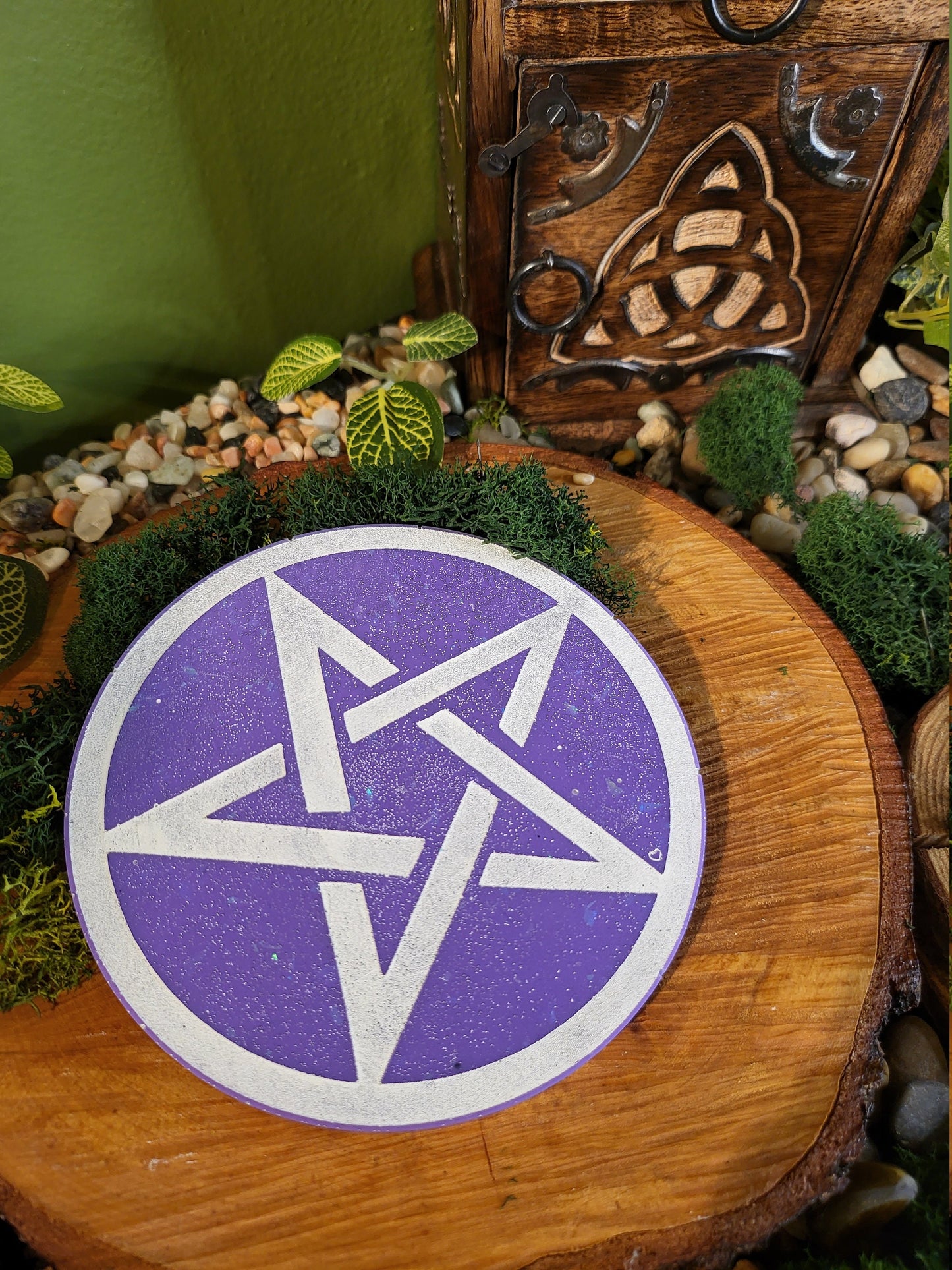 Pastel Purple with White Outline Pentagram Plate